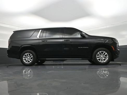 Used 2025 Chevrolet Suburban LS RWD image 30
