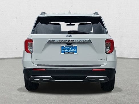 Used 2022 Ford Explorer XLT w/ Equipment Group 202A image 6