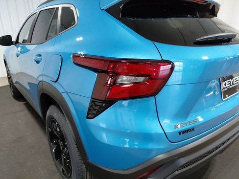 New 2026 Chevrolet Trax LT w/ Sunroof Package FWD image 16