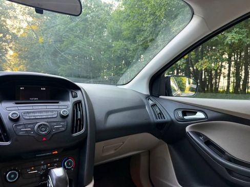 Used 2015 Ford Focus SE FWD image 10