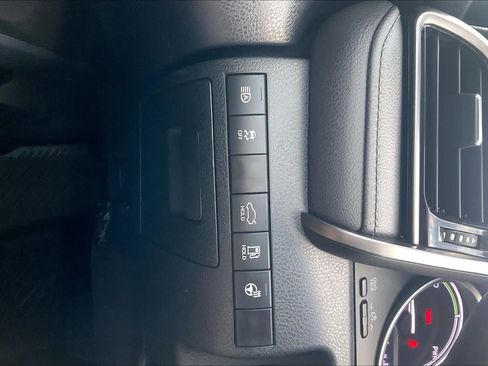 Used 2023 Toyota Camry XLE w/ Navigation Package FWD image 31