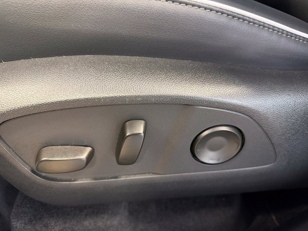 Used 2026 Buick Enclave Sport Touring AWD/4WD image 22