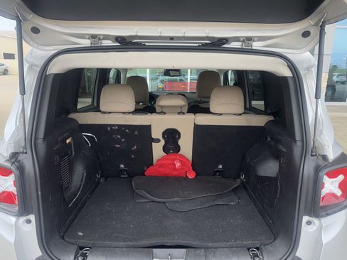 Used 2020 Jeep Renegade Latitude w/ Popular Equipment Group image 20