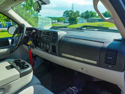 Used 2009 Chevrolet Silverado 1500 LT w/ Power Pack Plus AWD/4WD image 18
