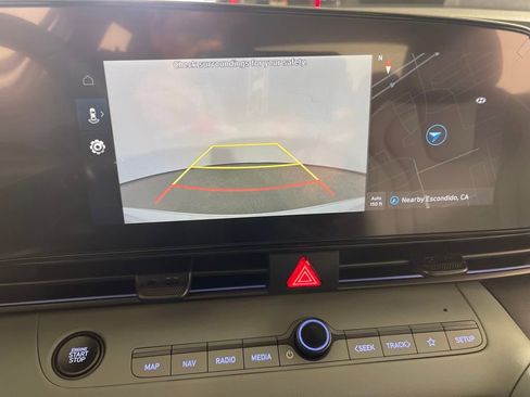 New 2025 Hyundai Elantra Limited image 23