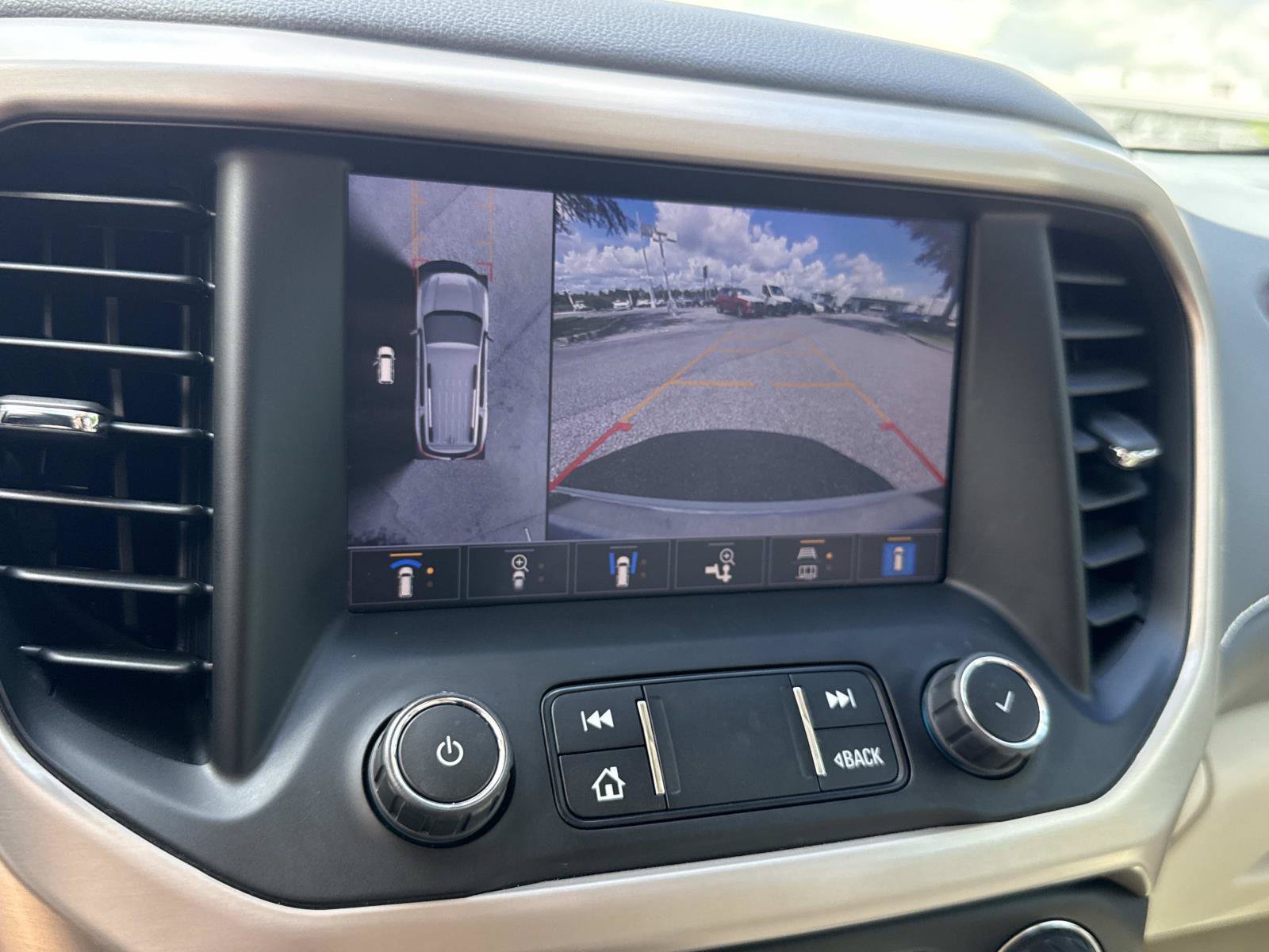 Used 2023 GMC Acadia Denali w/ Denali Technology Package FWD image 24