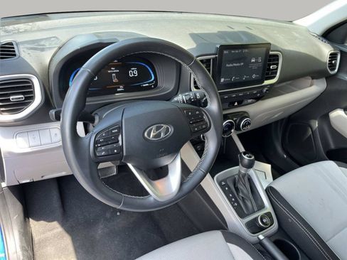 Used 2025 Hyundai Venue SEL FWD image 14