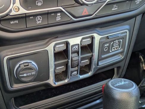 Used 2022 Jeep Gladiator Sport image 25