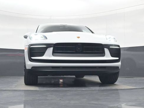 Used 2025 Porsche Macan AWD/4WD image 22