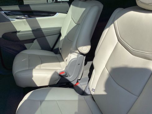 Used 2025 Cadillac XT6 Premium Luxury AWD/4WD image 13