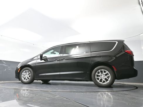 New 2026 Chrysler Pacifica Select image 50