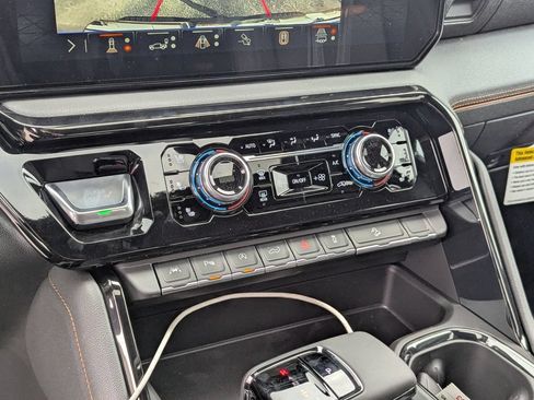 New 2026 GMC Sierra 1500 AT4 w/ AT4 Premium Package AWD/4WD image 40