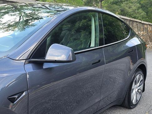 Used 2023 Tesla Model Y 2WD image 23