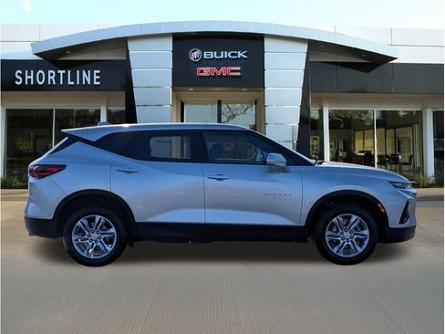 Used 2022 Chevrolet Blazer LT AWD/4WD image 2
