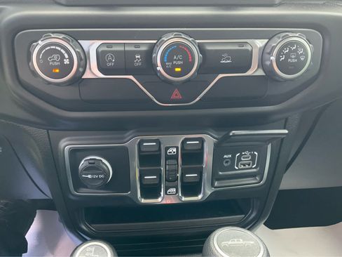 Used 2021 Jeep Gladiator Sport AWD/4WD image 16