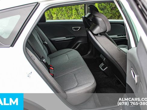 Used 2025 Kia K4 FWD image 19
