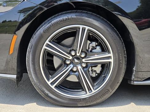 Used 2025 Ford Mustang Coupe RWD image 8