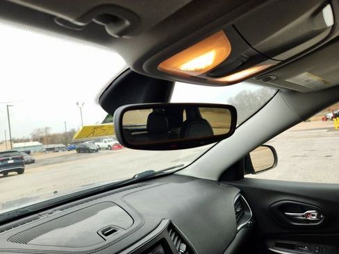 Used 2020 Jeep Cherokee Latitude w/ Quick Order Package 26F North image 11