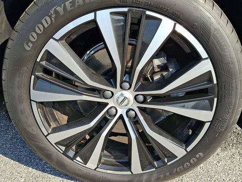 Certified 2023 Volvo XC60 B5 Plus w/ Climate Package AWD/4WD image 8