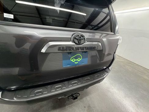 Used 2022 Toyota 4Runner SR5 Premium w/ Moonroof Package AWD/4WD image 32