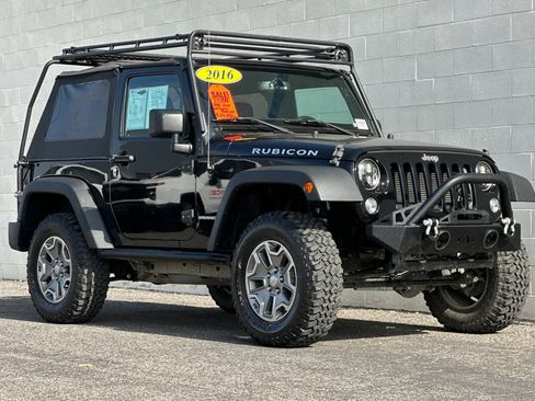 Used 2016 Jeep Wrangler Rubicon w/ Power Convenience Group AWD/4WD image 2