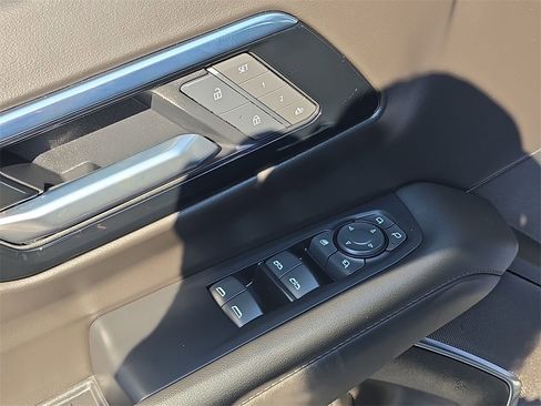 Used 2025 Chevrolet Tahoe Z71 w/ Comfort Package image 19