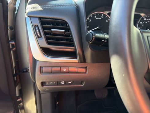 Used 2024 Nissan Rogue SV w/ SV Premium Package FWD image 27