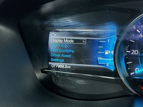 Used 2019 Ford Explorer XLT w/ Equipment Group 201A image 8