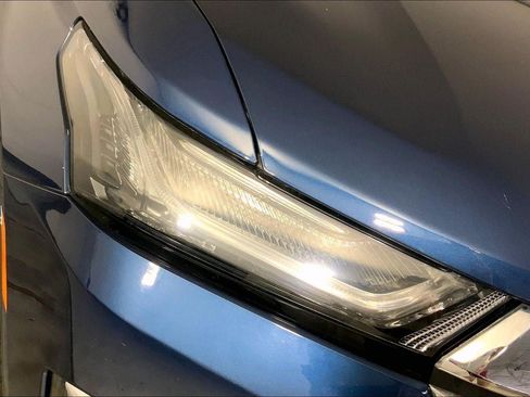 Used 2023 Chevrolet Traverse LT FWD image 27