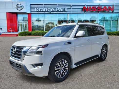 Used 2023 Nissan Armada SL w/ Captain's Chairs Package image 2