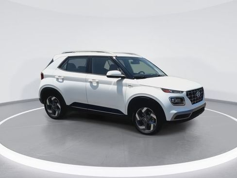 Used 2025 Hyundai Venue SEL FWD image 13