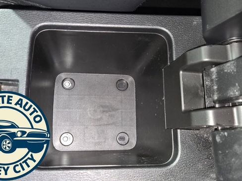 Used 2024 Mitsubishi Outlander SE image 16