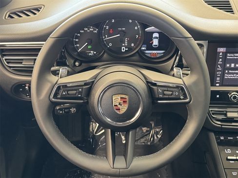 Used 2025 Porsche Macan image 14