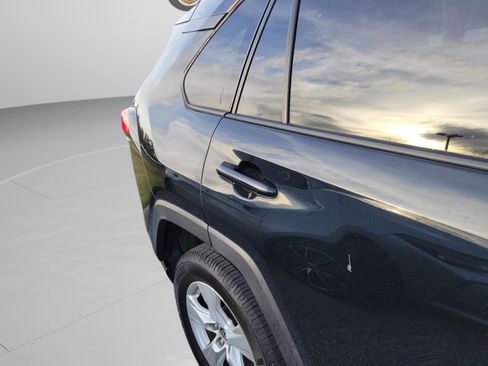 Used 2019 Toyota RAV4 XLE image 17