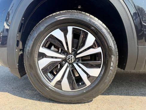 Used 2024 Volkswagen Atlas SE AWD/4WD image 3
