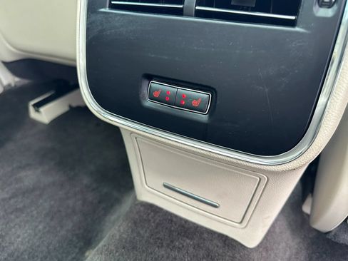 Used 2017 Lincoln Continental Select w/ Climate Package FWD image 18