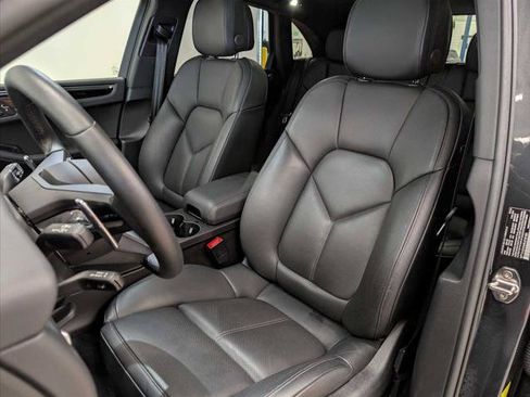 Used 2024 Porsche Macan AWD/4WD image 5