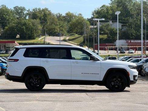 Used 2023 Jeep Grand Cherokee L Laredo AWD/4WD image 6