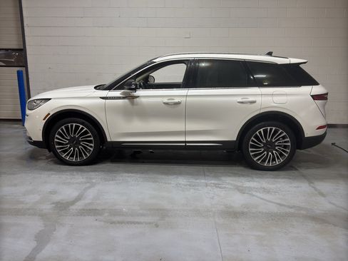 Used 2022 Lincoln Corsair Reserve w/ Equipment Group 201A image 2