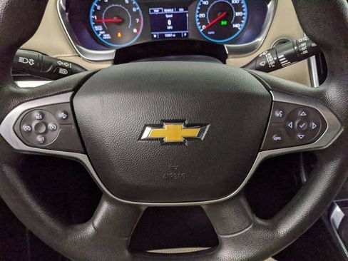 Used 2023 Chevrolet Traverse LS FWD image 12