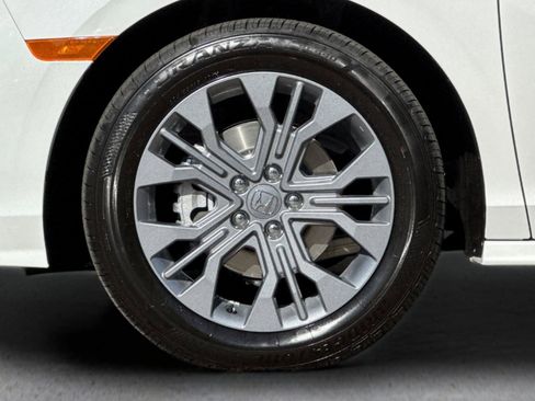 New 2026 Honda Odyssey Touring image 11