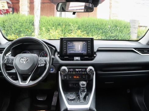 Used 2020 Toyota RAV4 XLE w/ XLE Grade Weather Package AWD/4WD image 24