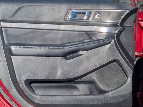 Used 2018 Ford Explorer XLT w/ Equipment Group 202A image 13