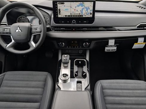 New 2026 Mitsubishi Outlander LE AWD/4WD image 7