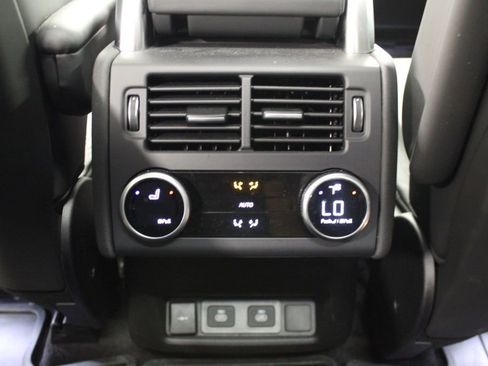 Used 2025 Land Rover Discovery Metropolitan Edition AWD/4WD image 38