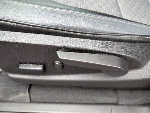 Used 2022 Chevrolet Colorado Z71 w/ Z71 Midnight Edition image 16