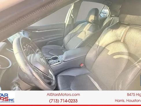 Used 2022 Toyota Camry XLE FWD image 11