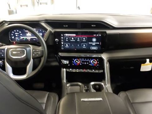 Used 2025 GMC Sierra 3500 Denali w/ Technology Package AWD/4WD image 34