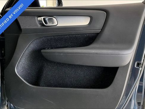 Used 2021 Volvo XC40 T4 Momentum w/ Protection Package Premier FWD image 19