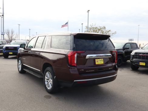 Used 2022 GMC Yukon XL SLT w/ SLT Luxury Package image 5